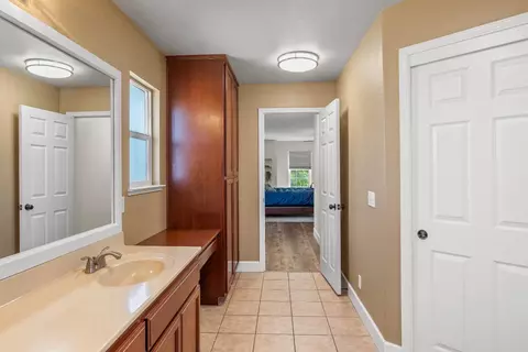 Entry Way - 637 Rebekah Ct, Ripon, CA 95366 photo 11 of 11