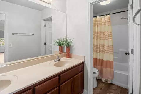 Bath - 637 Rebekah Ct, Ripon, CA 95366 photo 2 of 4