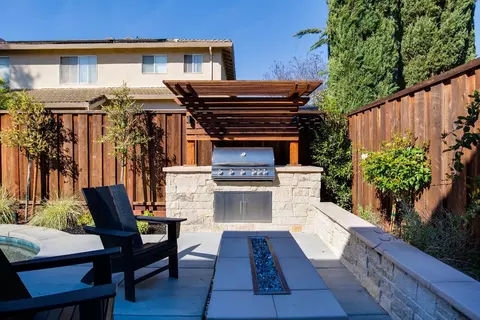 Exterior - 637 Rebekah Ct, Ripon, CA 95366 photo 8 of 16