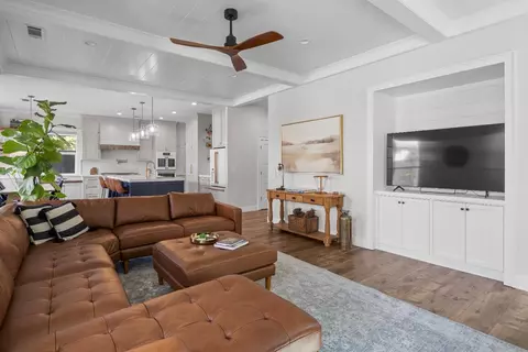 Living - 637 Rebekah Ct, Ripon, CA 95366 photo 6 of 6