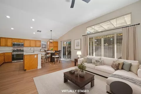 9052 Pembridge Dr, Elk Grove, CA 95624