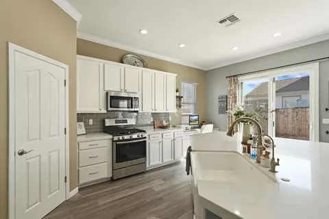Kitchen - 602 S Highland Ave, Ripon, CA 95366 photo 3 of 5