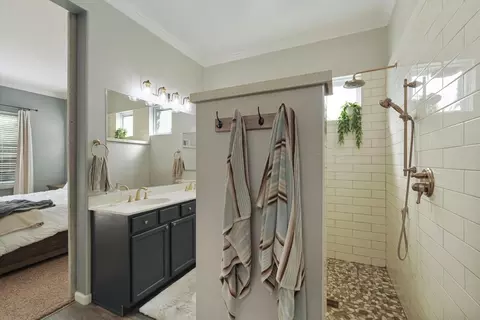 Bath - 602 S Highland Ave, Ripon, CA 95366 photo 3 of 5