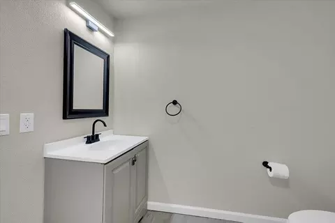 Bath - 2909 Date St, Live Oak, CA 95953 photo 2 of 3