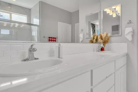 Bath - 2816 Balaton Ct, Antelope, CA 95843 photo 5 of 7