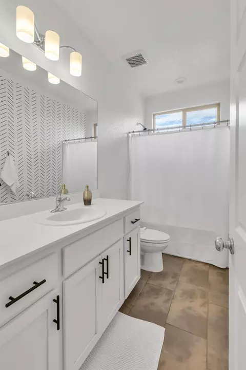 Bath - 2816 Balaton Ct, Antelope, CA 95843 photo 2 of 7
