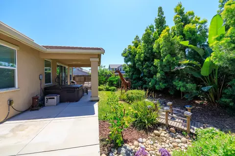 Exterior - 1521 Deborah Cir, Escalon, CA 95320 photo 9 of 13