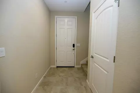 Entry Way - 1521 Deborah Cir, Escalon, CA 95320 photo 2 of 6