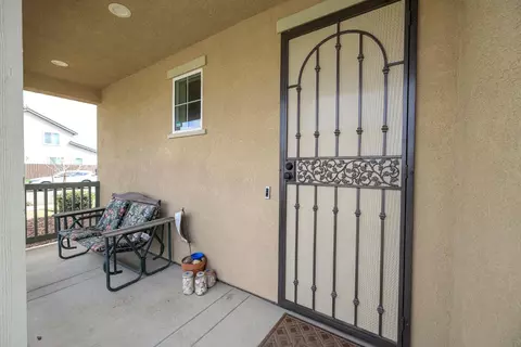 Entry Way - 1521 Deborah Cir, Escalon, CA 95320 photo 1 of 6