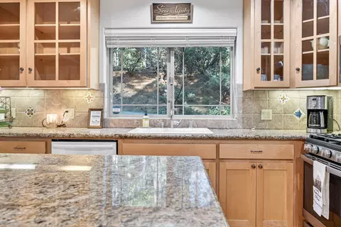 Kitchen - 1660 Columbia Way, Arnold, CA 95223 photo 4 of 6