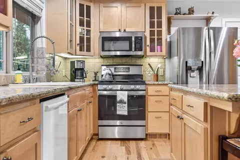 Kitchen - 1660 Columbia Way, Arnold, CA 95223 photo 2 of 6
