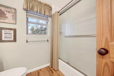 Bath - 1660 Columbia Way, Arnold, CA 95223 photo 4 of 6