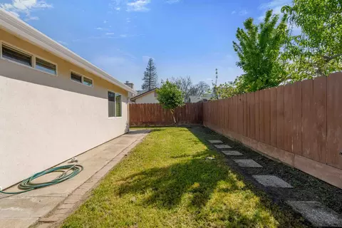 Exterior - 1804 Ipswich Way, Modesto, CA 95358 photo 5 of 7