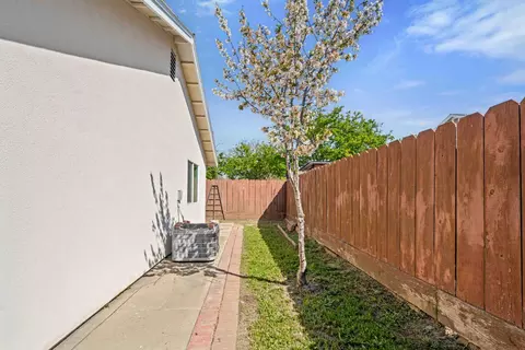 Exterior - 1804 Ipswich Way, Modesto, CA 95358 photo 7 of 7