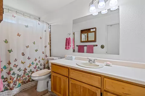 Bath - 1804 Ipswich Way, Modesto, CA 95358 photo 2 of 2