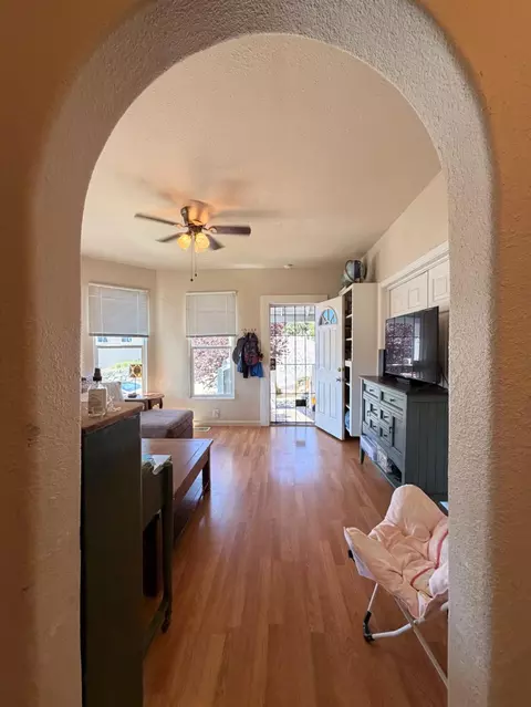 Entry Way - 33 Kneeland St, Colfax, CA 95713 photo 3 of 9
