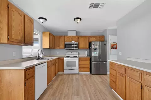 7823 Delaney Dr, Antelope, CA 95843 photo 9