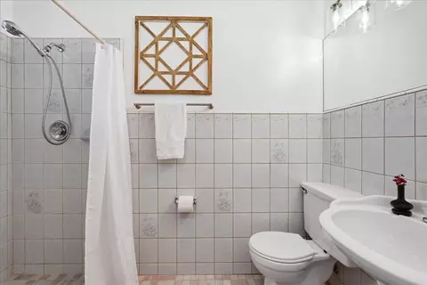 Bath - 5637 Kiva Dr, Carmichael, CA 95608 photo 1 of 3