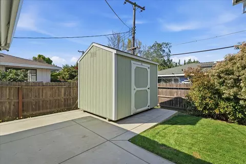 Exterior - 5637 Kiva Dr, Carmichael, CA 95608 photo 5 of 7