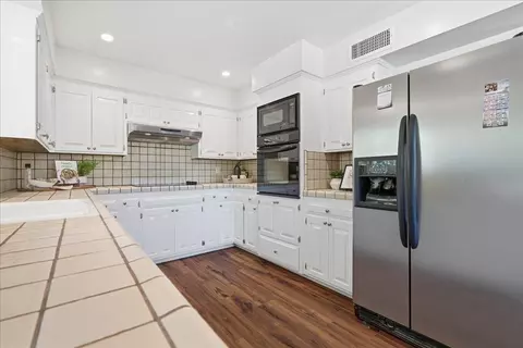 Kitchen - 5637 Kiva Dr, Carmichael, CA 95608 photo 1 of 2