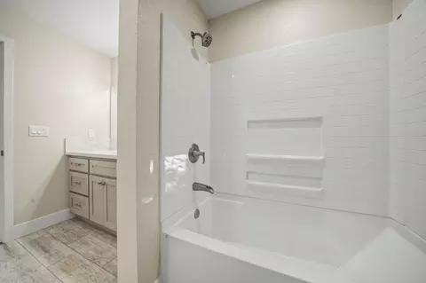 Bath - 3115 Apache Rd, Dorrington, CA 95223 photo 3 of 5