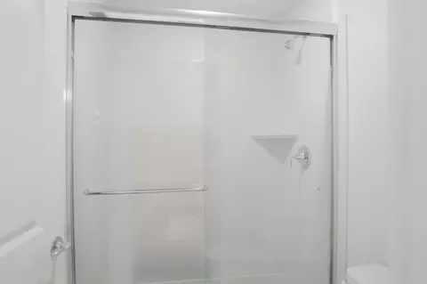 Bath - 1582 Ivy Ln, Tracy, CA 95376 photo 6 of 6