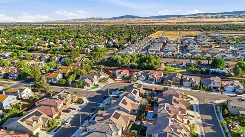 View/Area - 1582 Ivy Ln, Tracy, CA 95376 photo 3 of 4
