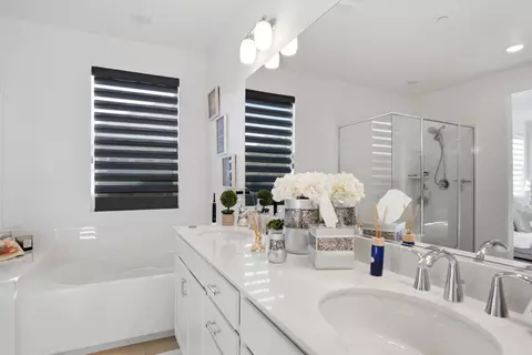 Bath - 1582 Ivy Ln, Tracy, CA 95376 photo 2 of 6