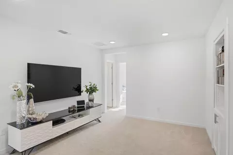 Entry Way - 1582 Ivy Ln, Tracy, CA 95376 photo 4 of 5