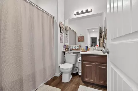 Bath - 1708 Feathers Ct, Hughson, CA 95326 photo 2 of 3