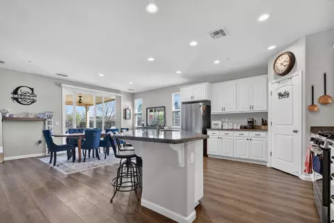Entry Way - 1708 Feathers Ct, Hughson, CA 95326 photo 4 of 8