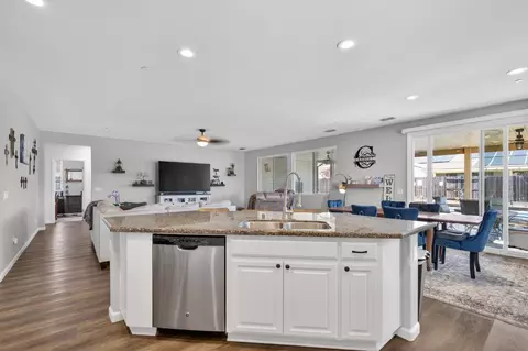 Kitchen - 1708 Feathers Ct, Hughson, CA 95326 photo 2 of 2