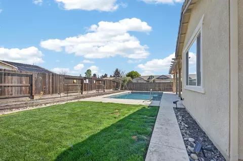 Exterior - 1708 Feathers Ct, Hughson, CA 95326 photo 4 of 6