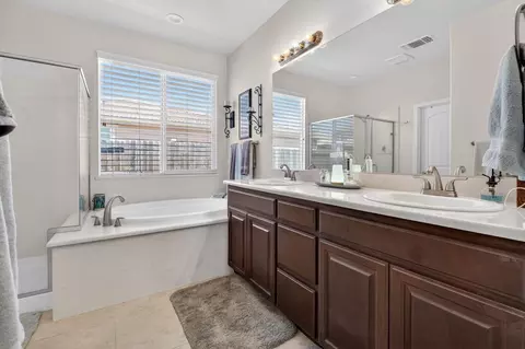 Bath - 1708 Feathers Ct, Hughson, CA 95326 photo 3 of 3