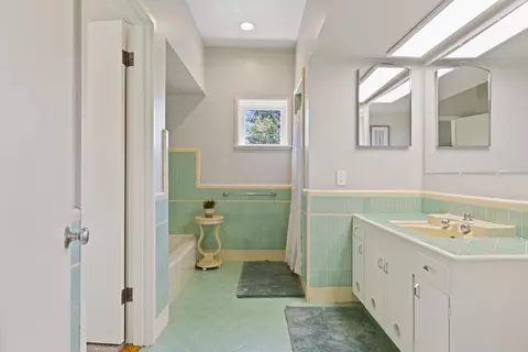 Bath - 1040 Gladycon Rd, Colfax, CA 95713 photo 2 of 3