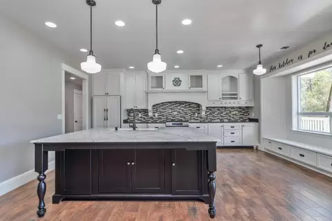 Kitchen - 1988 Cold Springs Rd, Placerville, CA 95667 photo 2 of 6