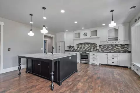 Kitchen - 1988 Cold Springs Rd, Placerville, CA 95667 photo 3 of 6