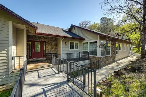 18572 Hummingbird Dr, Penn Valley, CA 95946