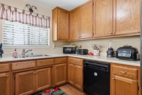 Kitchen - 6637 Baralee Ln, Placerville, CA 95667 photo 4 of 7
