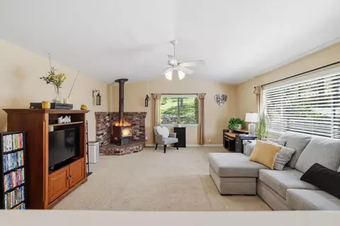 Living - 6637 Baralee Ln, Placerville, CA 95667 photo 3 of 4