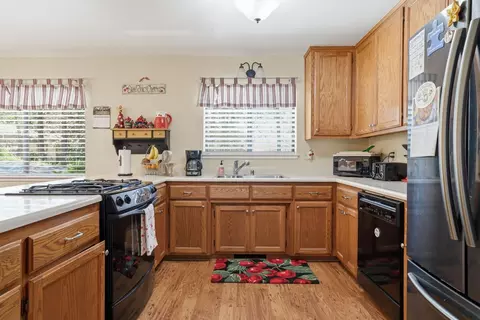 Kitchen - 6637 Baralee Ln, Placerville, CA 95667 photo 2 of 7