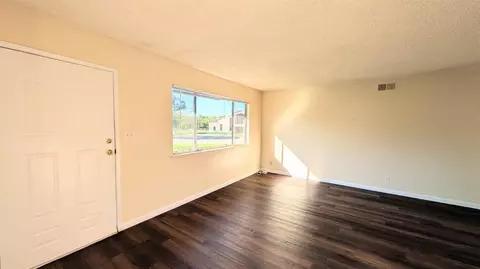 5181 Connecticut Dr #4, Sacramento, CA 95841