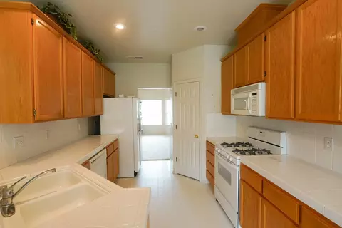 Kitchen - 785 Kinglet Ct, Merced, CA 95340 photo 2 of 2