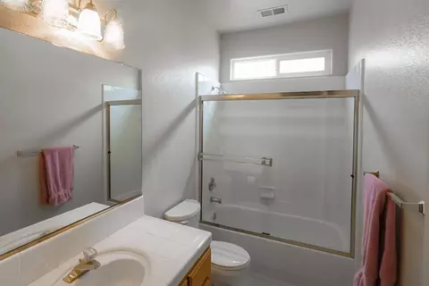 Bath - 785 Kinglet Ct, Merced, CA 95340 photo 4 of 4