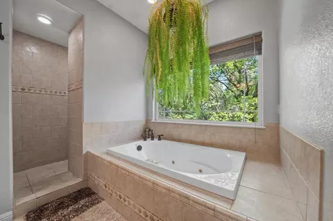Bath - 16270 Meadow View Rd, Sutter Creek, CA 95685 photo 3 of 4