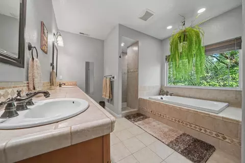 Bath - 16270 Meadow View Rd, Sutter Creek, CA 95685 photo 1 of 4