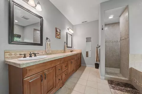 Bath - 16270 Meadow View Rd, Sutter Creek, CA 95685 photo 2 of 4