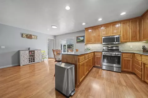 Kitchen - 16270 Meadow View Rd, Sutter Creek, CA 95685 photo 4 of 4