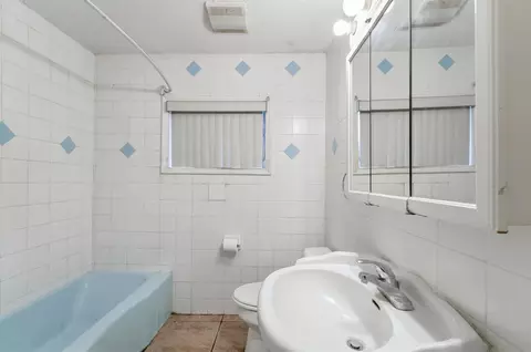 Bath - 4529 E Briggsmore Ave, Modesto, CA 95355 photo 2 of 2