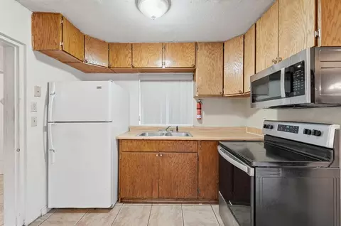 Kitchen - 4529 E Briggsmore Ave, Modesto, CA 95355 photo 1 of 1